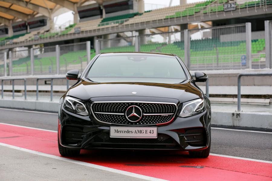  Mercedes-AMG E43 4Matic 2017 года  (MY) (фото 12 из 22)